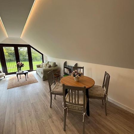 شقة The Stable, Grove End Farm بيتورث المظهر الخارجي الصورة