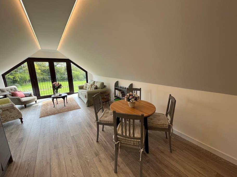 شقة The Stable, Grove End Farm بيتورث المظهر الخارجي الصورة